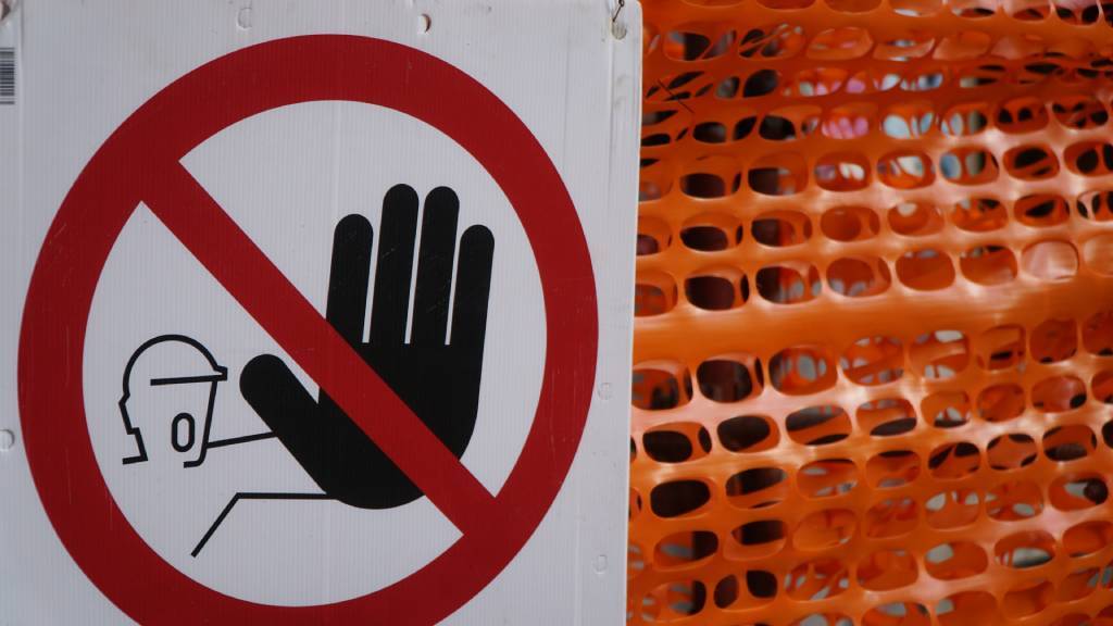 Unauthorized Acess sign